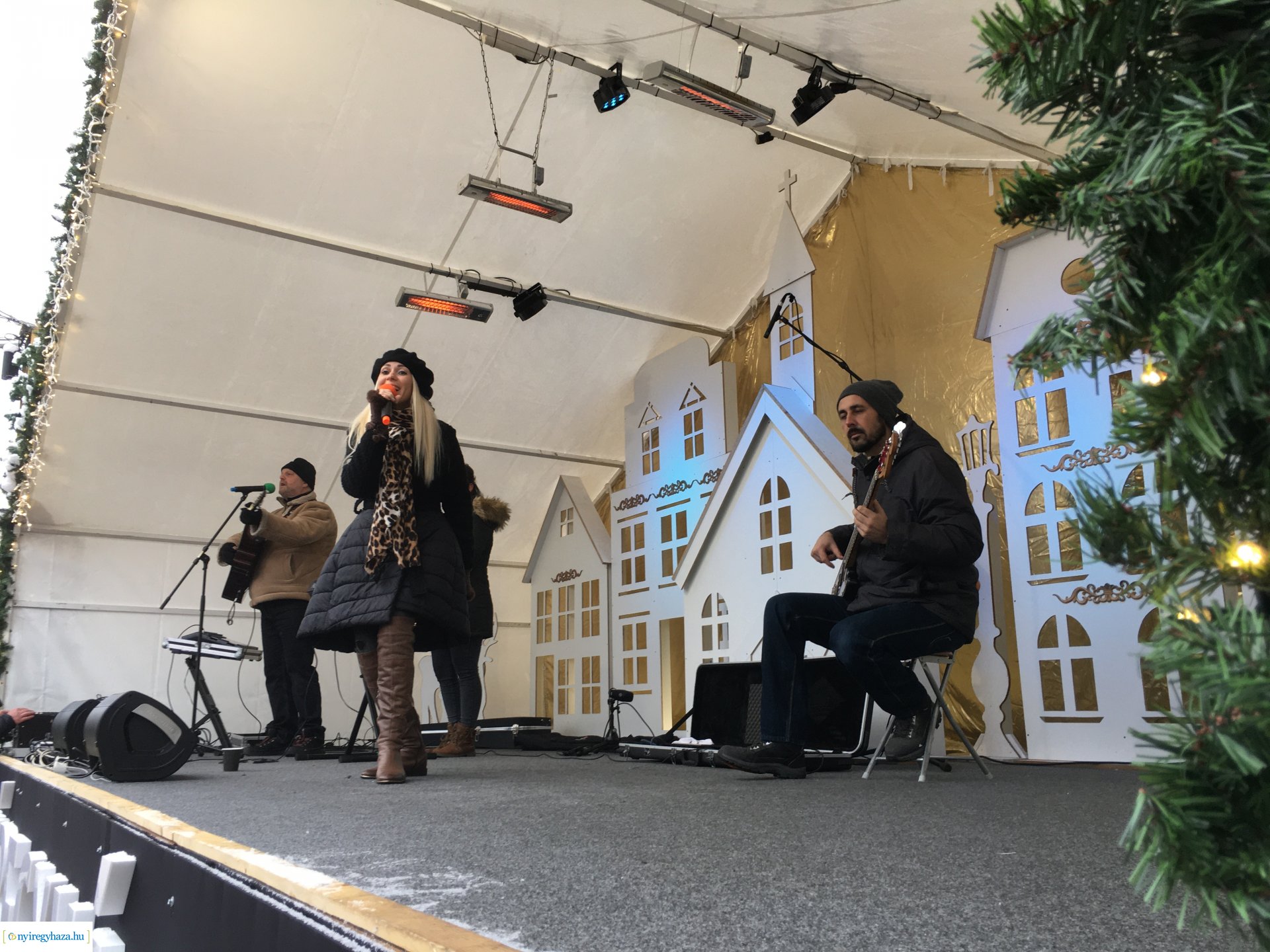 Vidám Manók a forgatagban