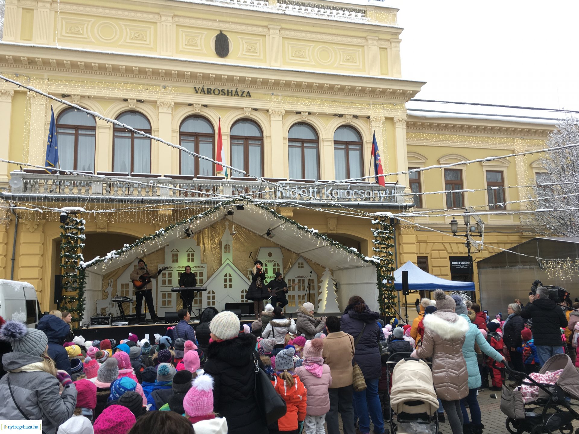 Vidám Manók a forgatagban