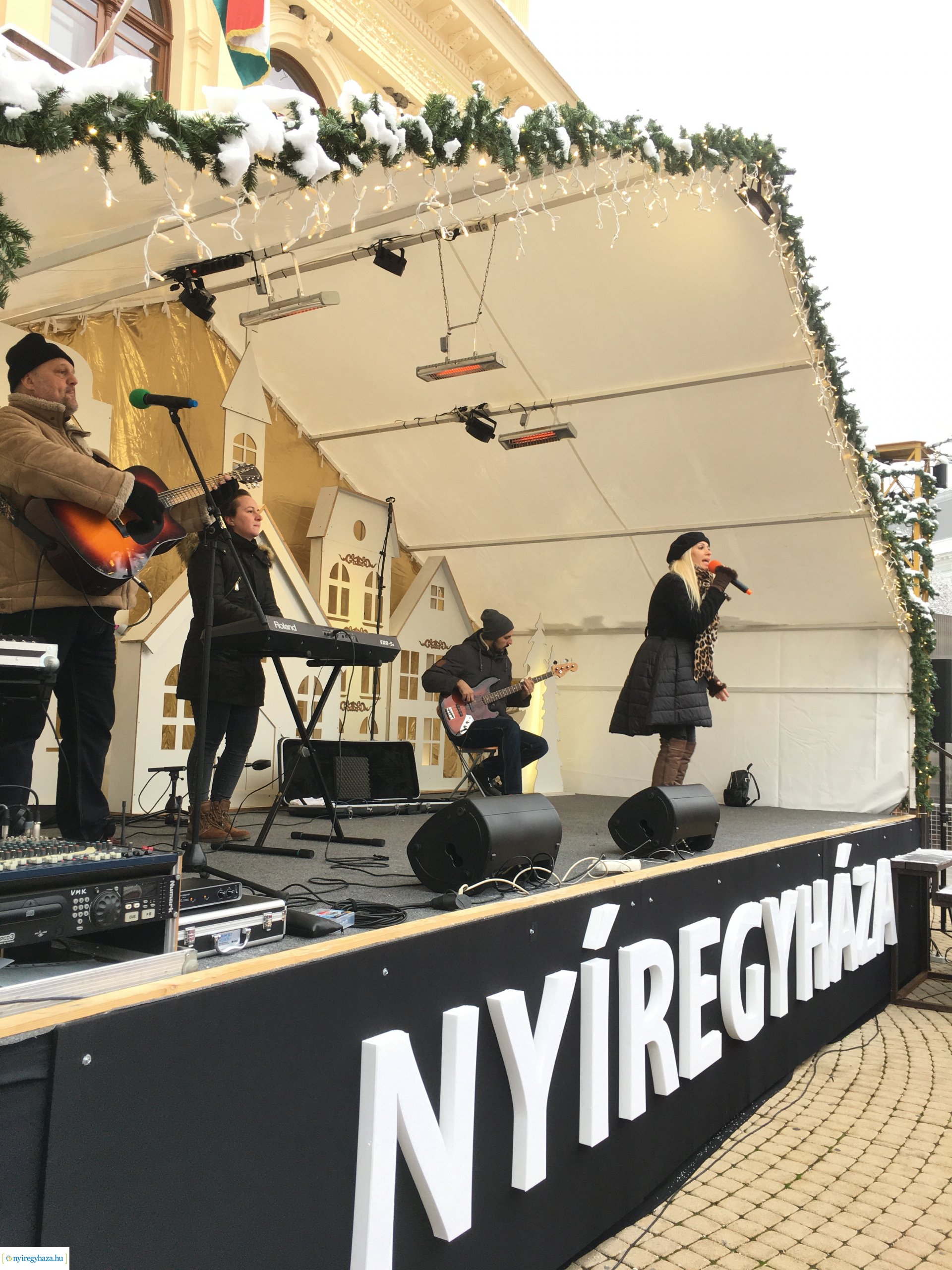 Vidám Manók a forgatagban