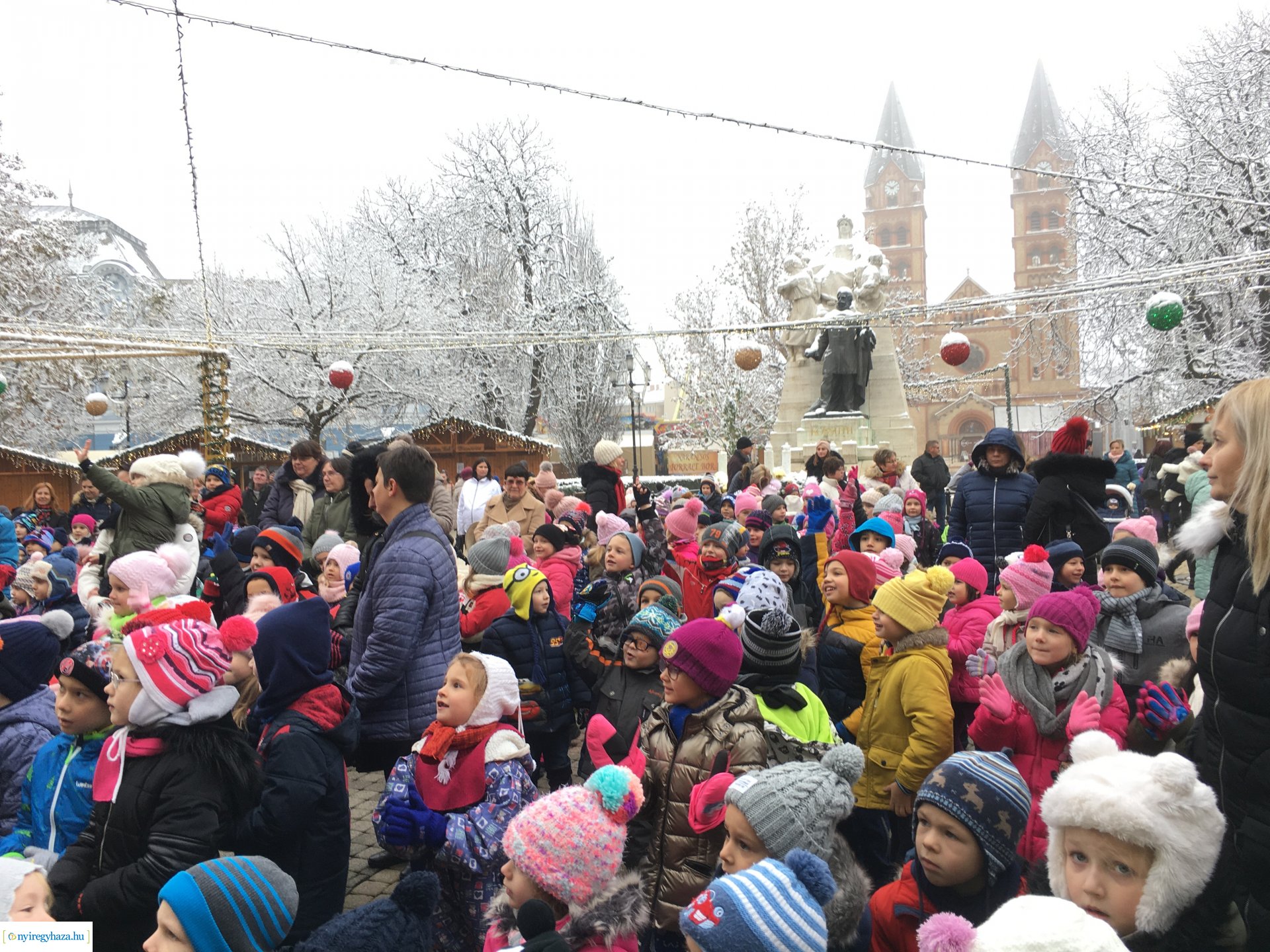 Vidám Manók a forgatagban