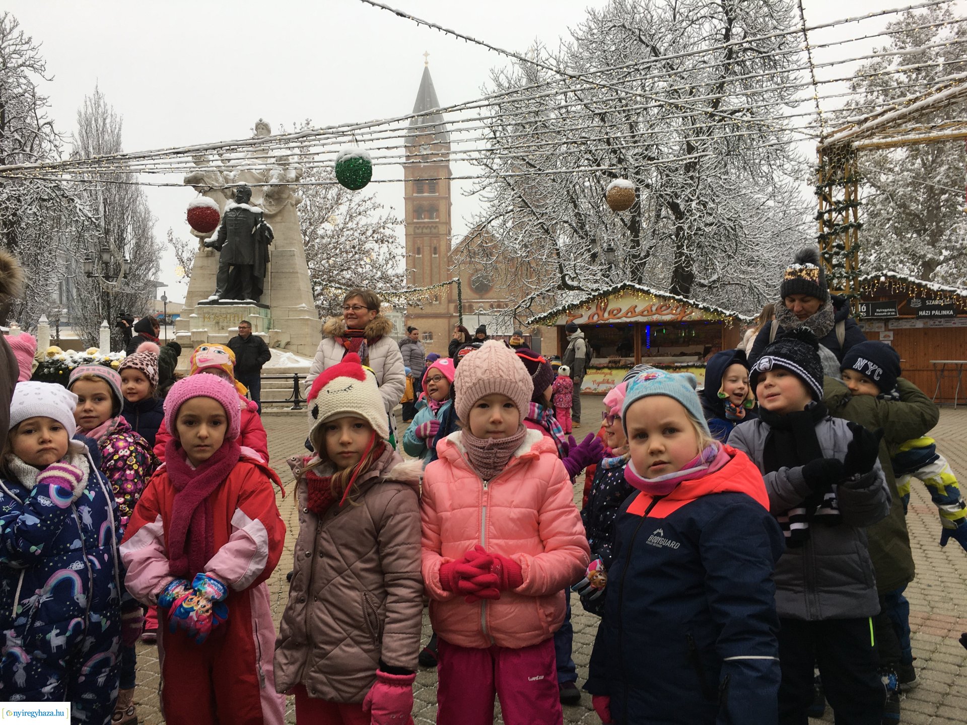 Vidám Manók a forgatagban