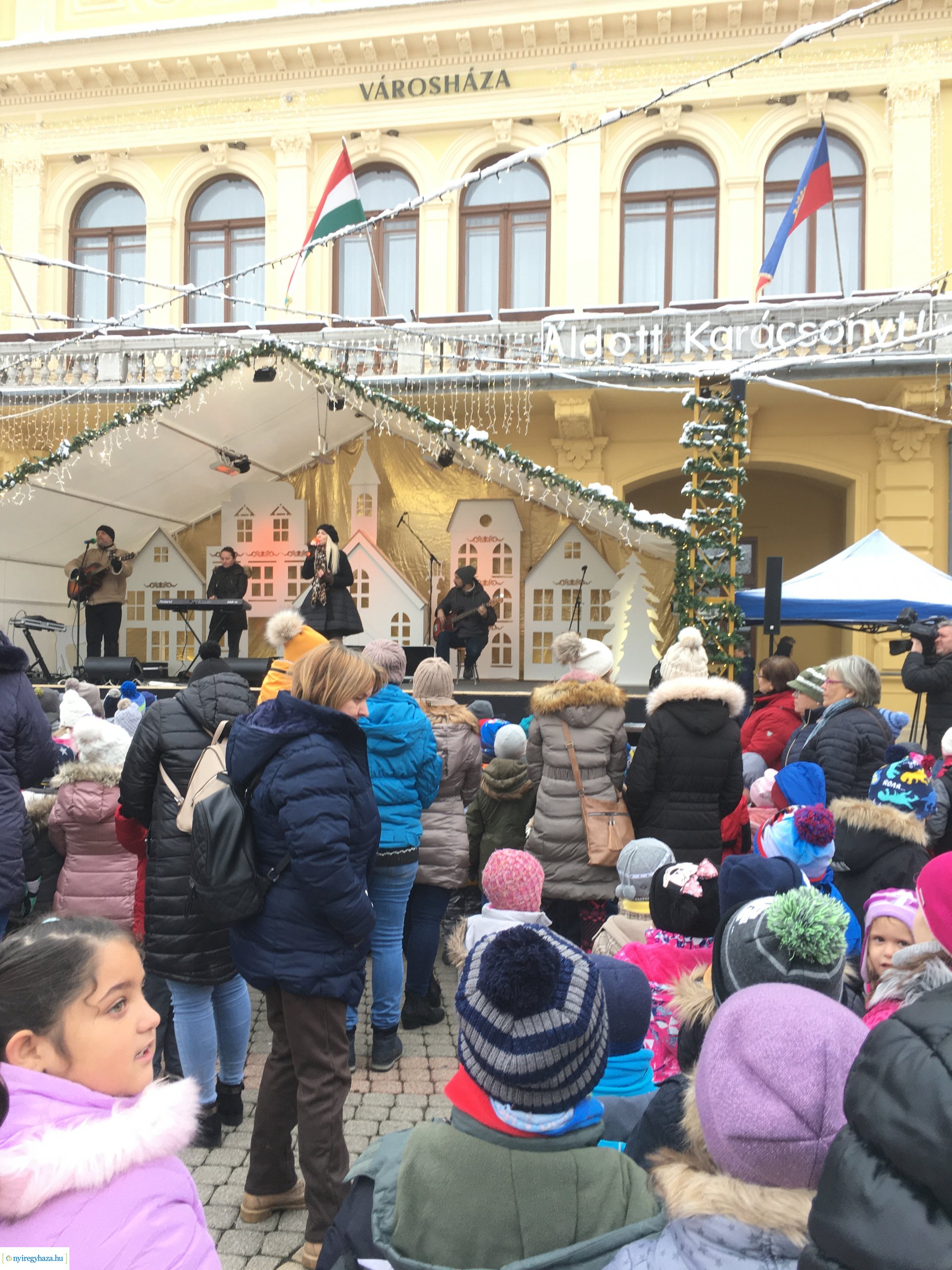 Vidám Manók a forgatagban