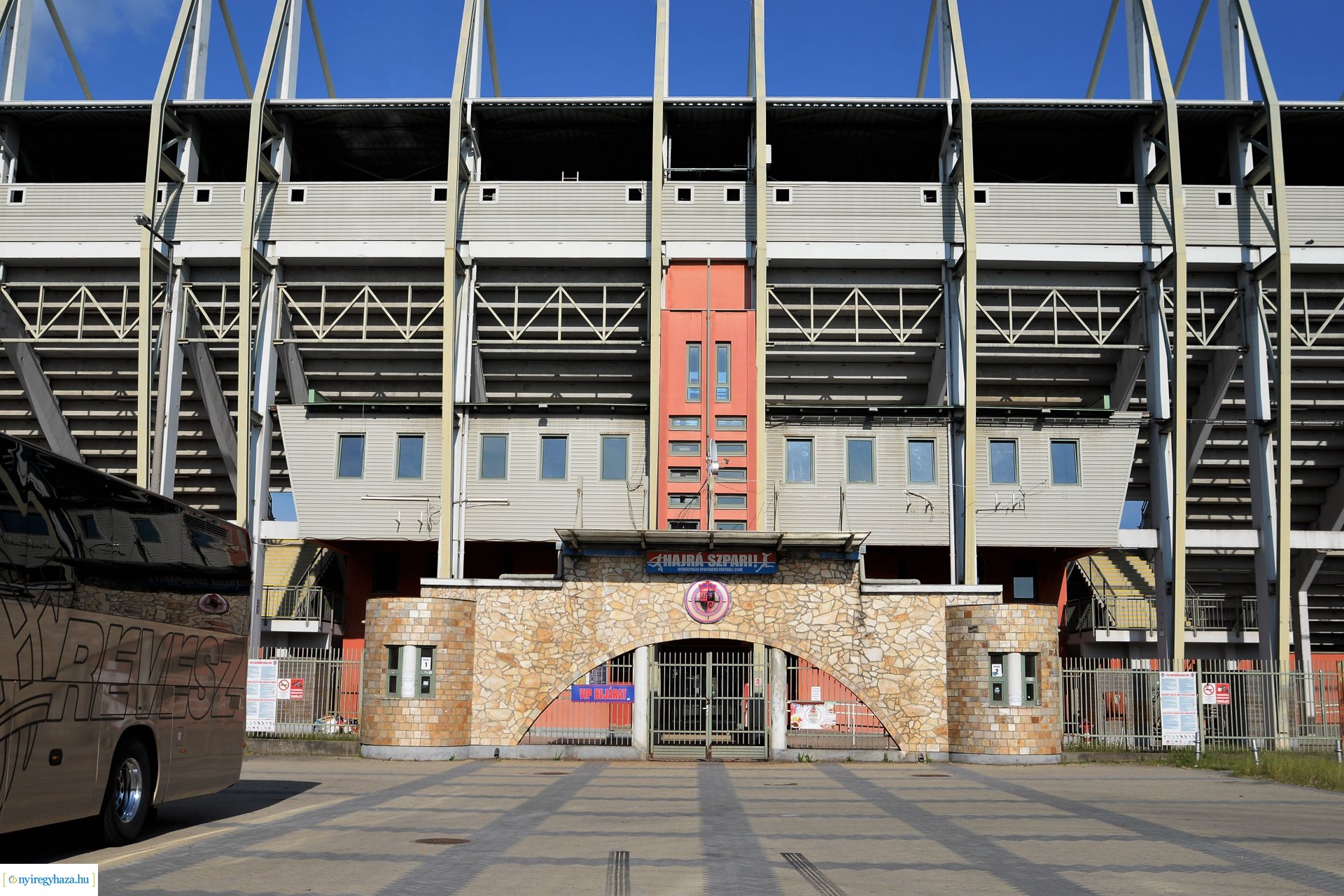 Vidd haza  a stadiont!