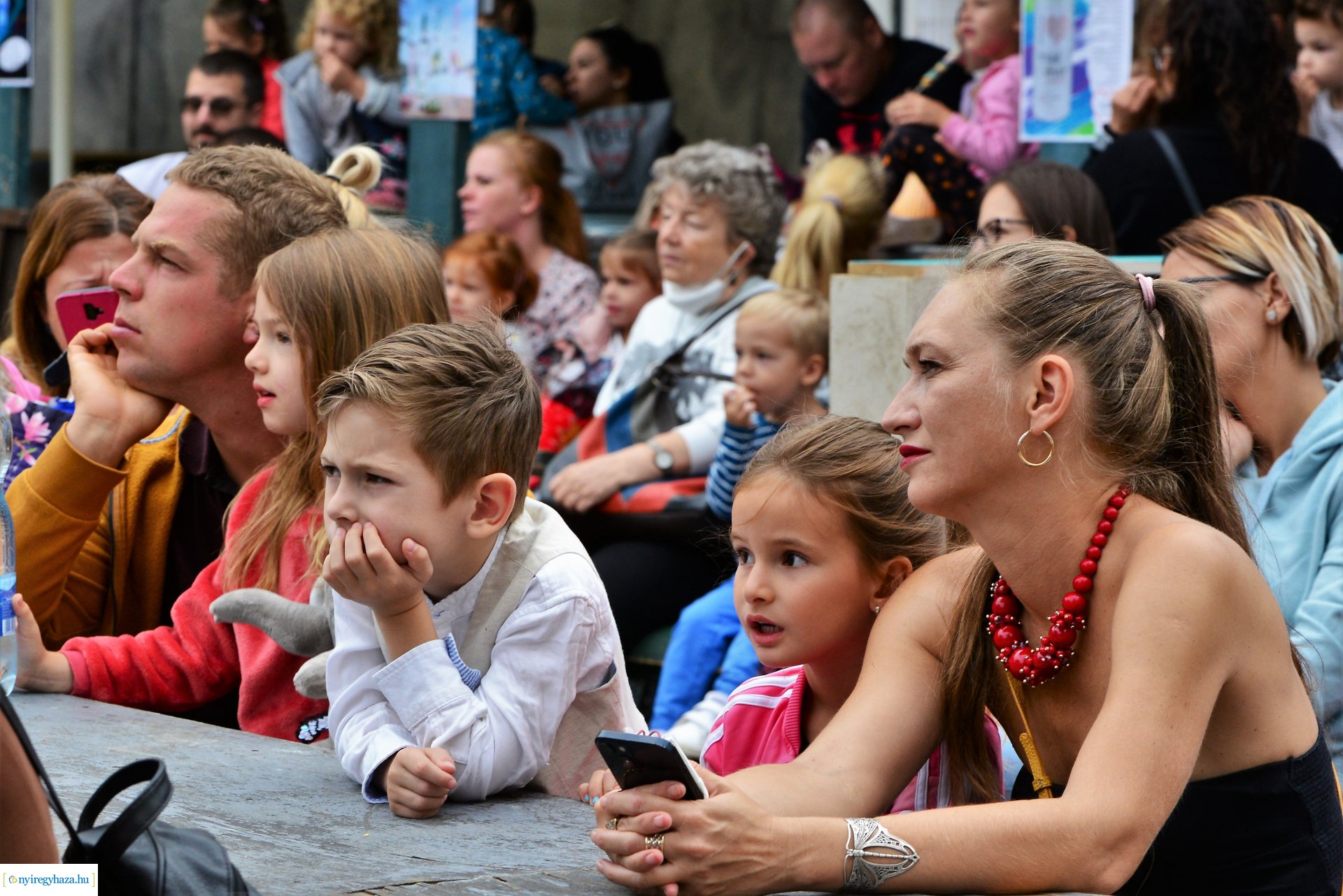 VIDOR hangulat - csütörtök