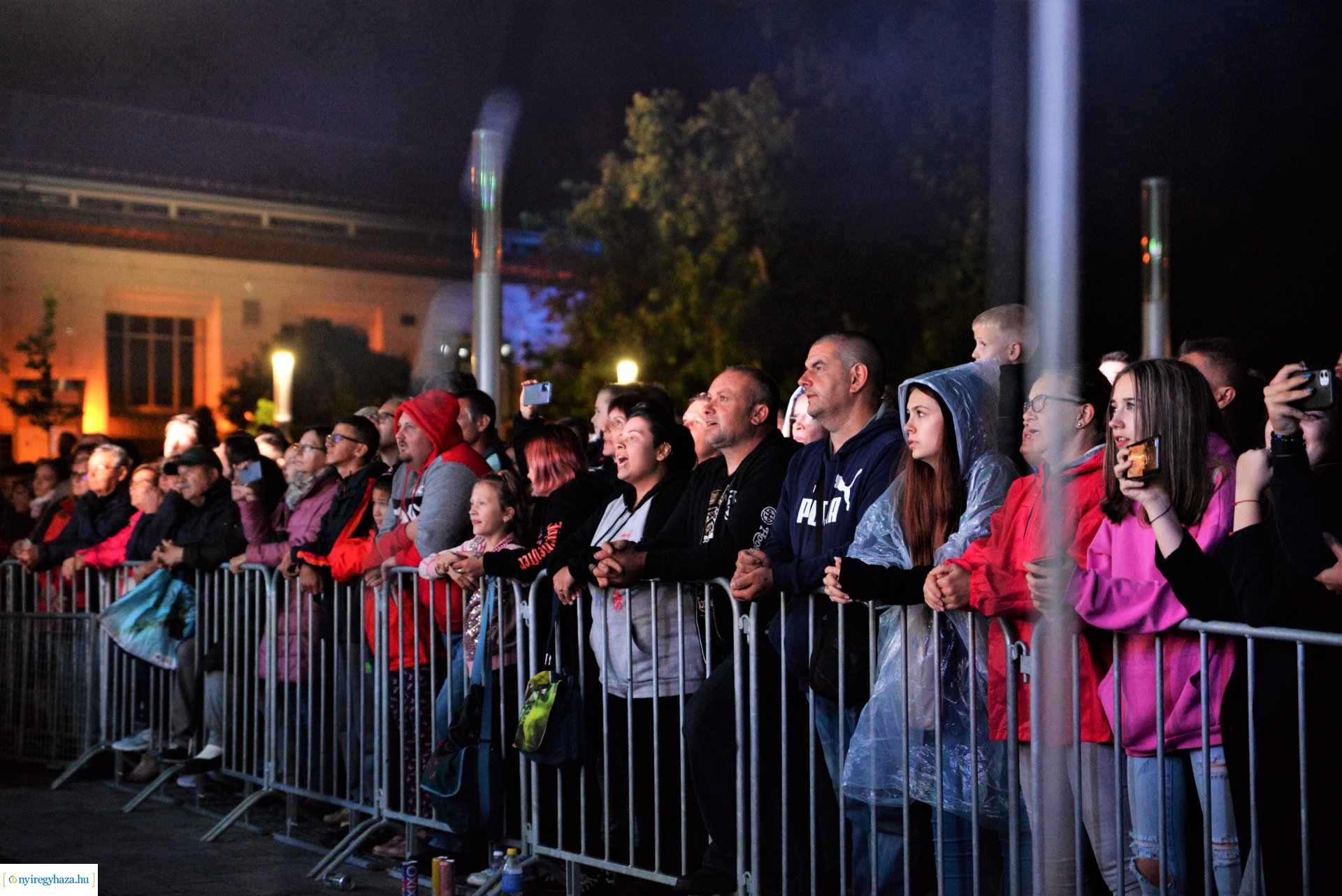 VIDOR hangulat - péntek este