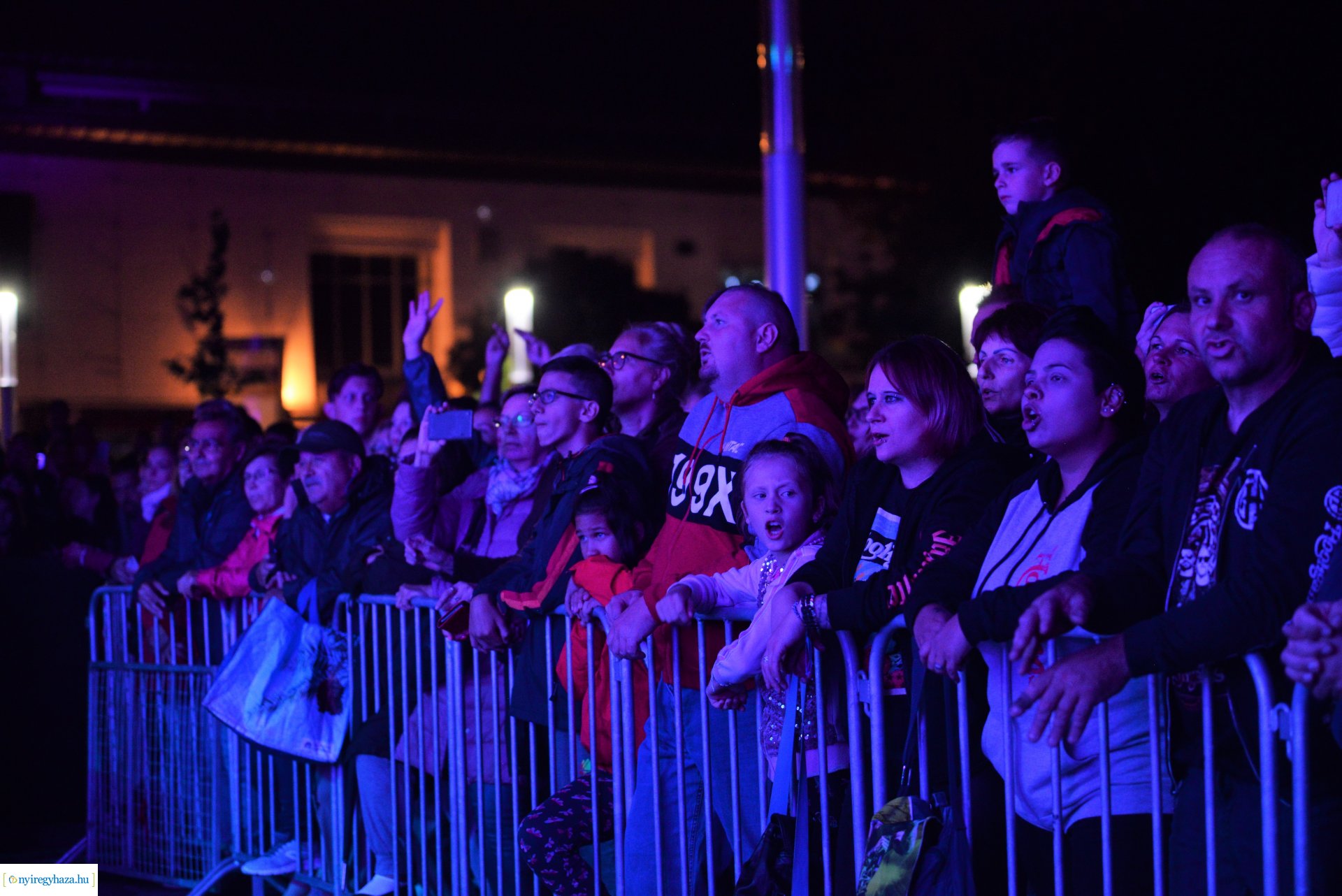 VIDOR hangulat - péntek este