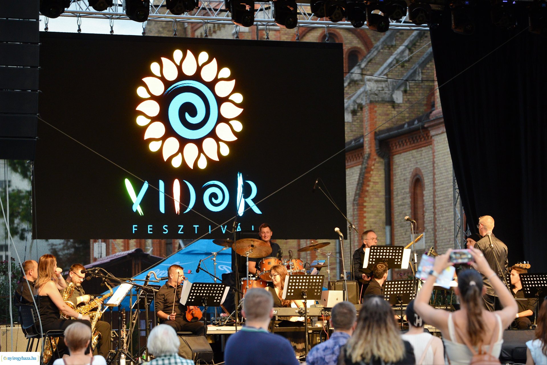 VIDOR hangulat - szombat este