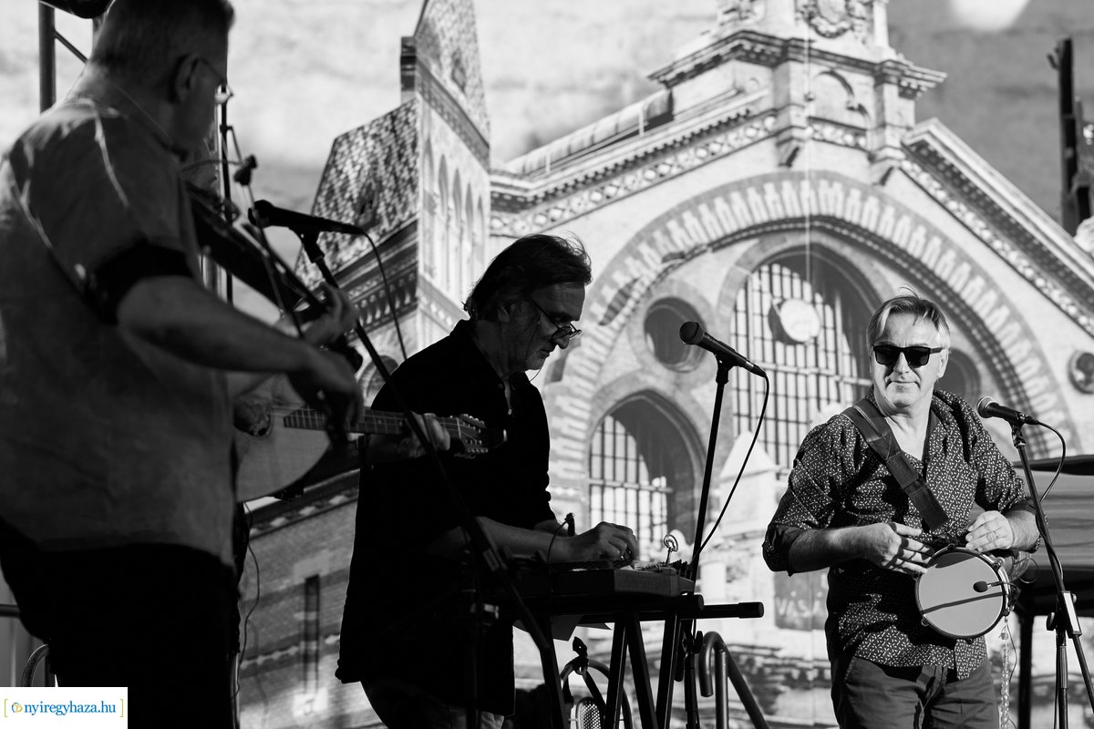 VIDOR XX. fekete-fehérben