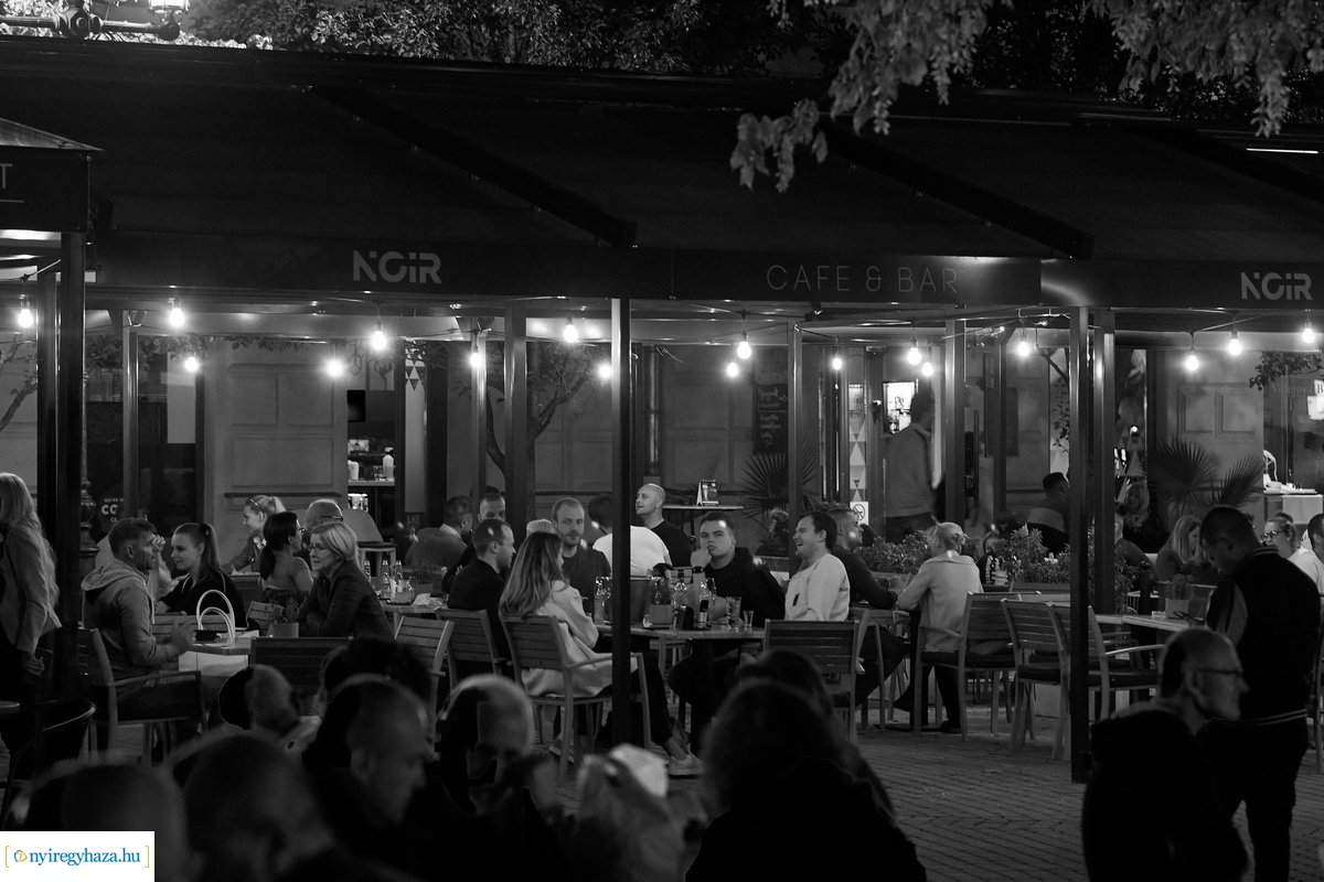 VIDOR XX. fekete-fehérben