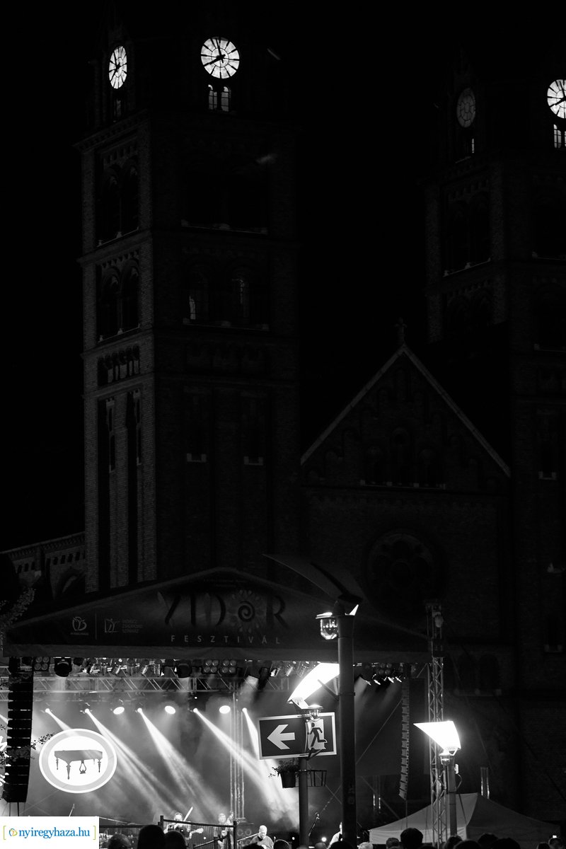 VIDOR XX. fekete-fehérben