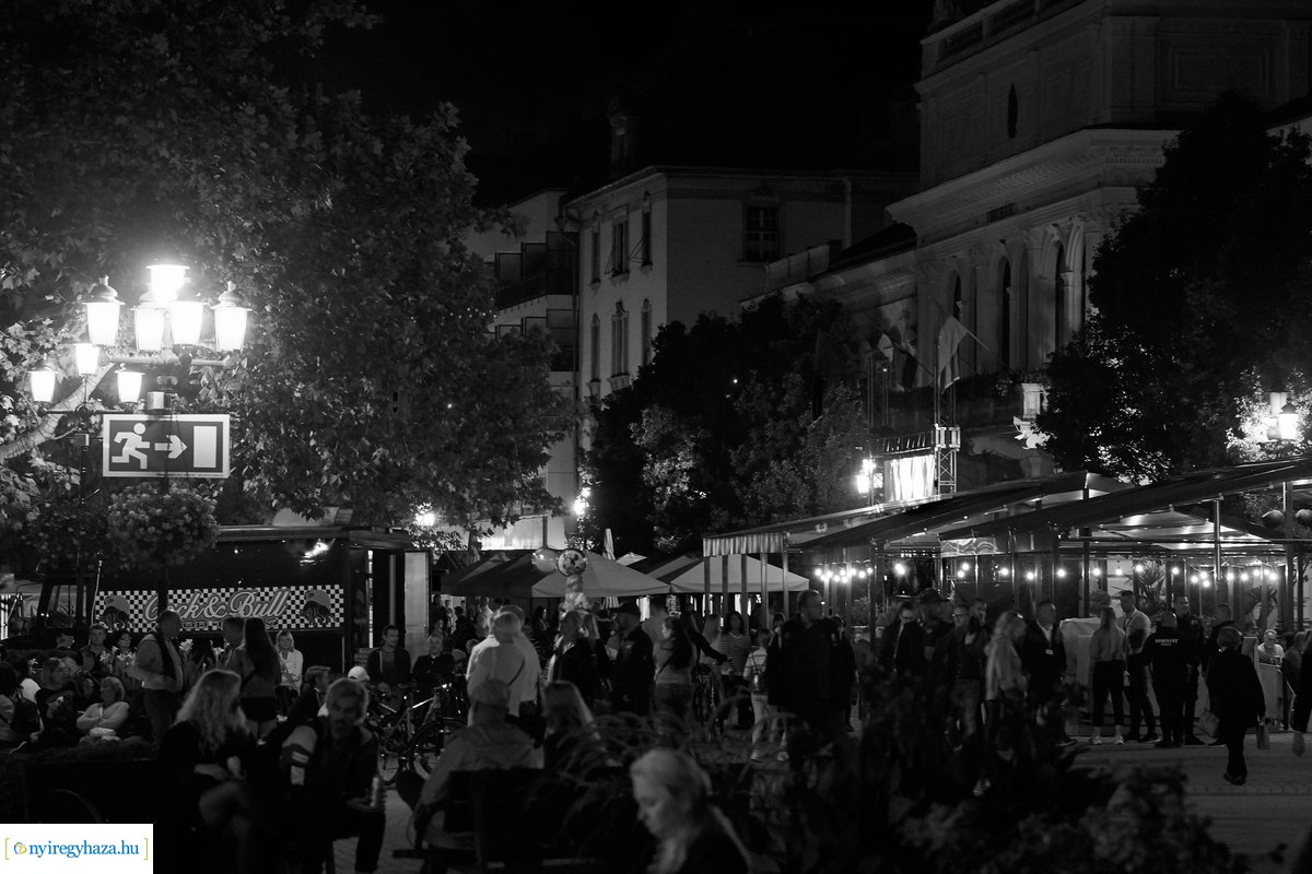 VIDOR XX. fekete-fehérben