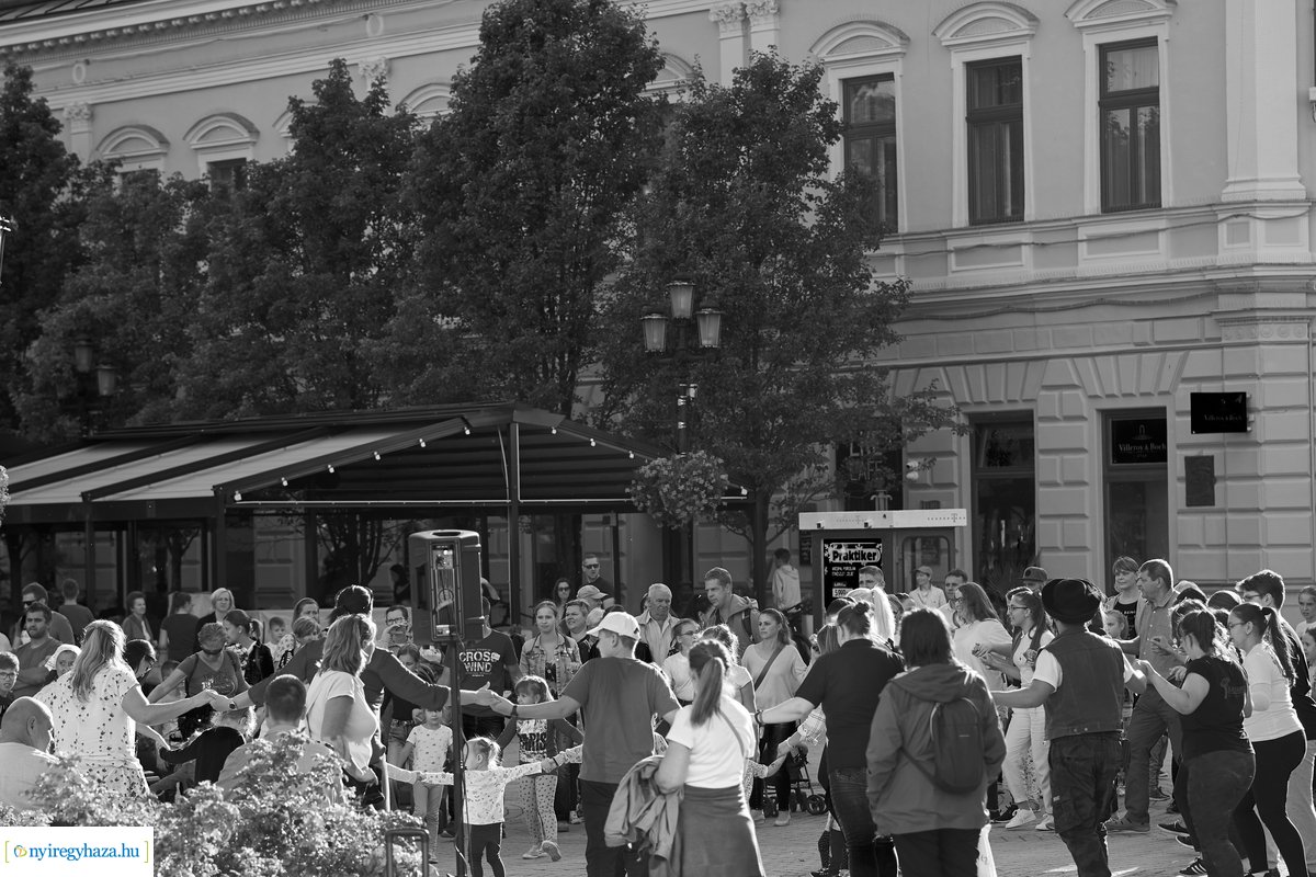 VIDOR XX. fekete-fehérben