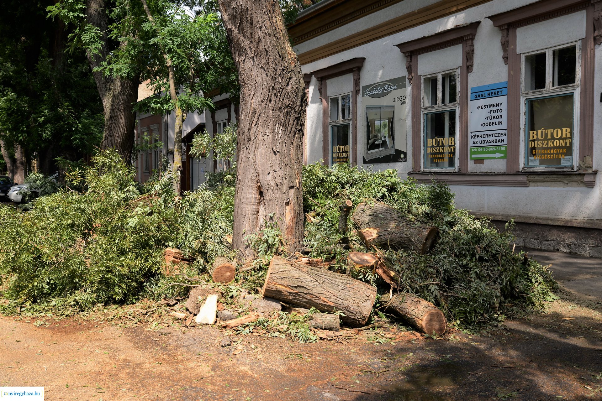   Viharkár eltakarítás a  Szent István utcán