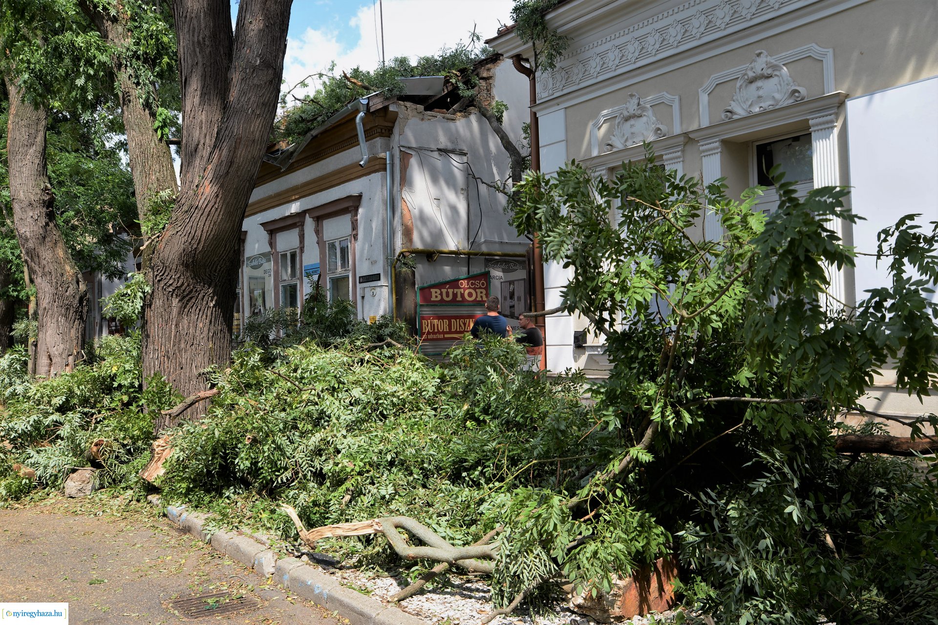   Viharkár eltakarítás a  Szent István utcán