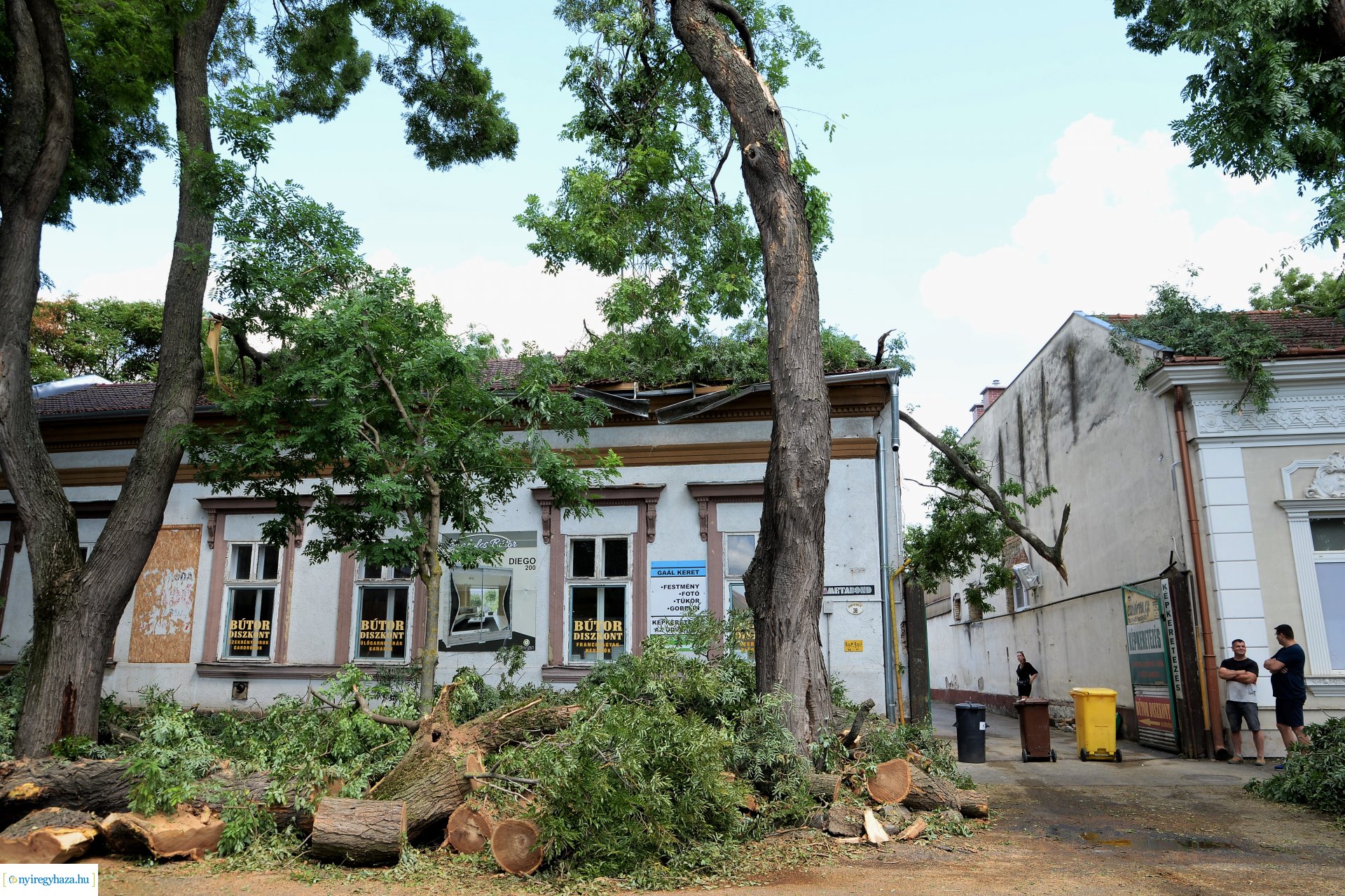   Viharkár eltakarítás a  Szent István utcán