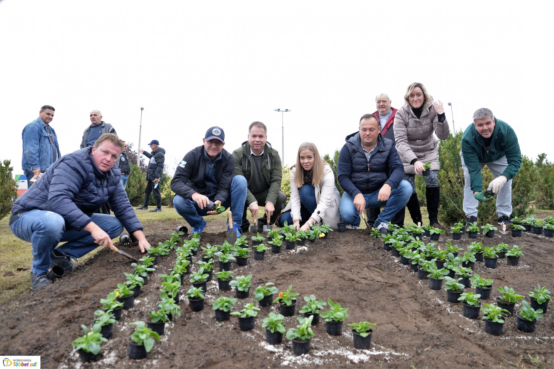 Virágültetés a Kertvárosban