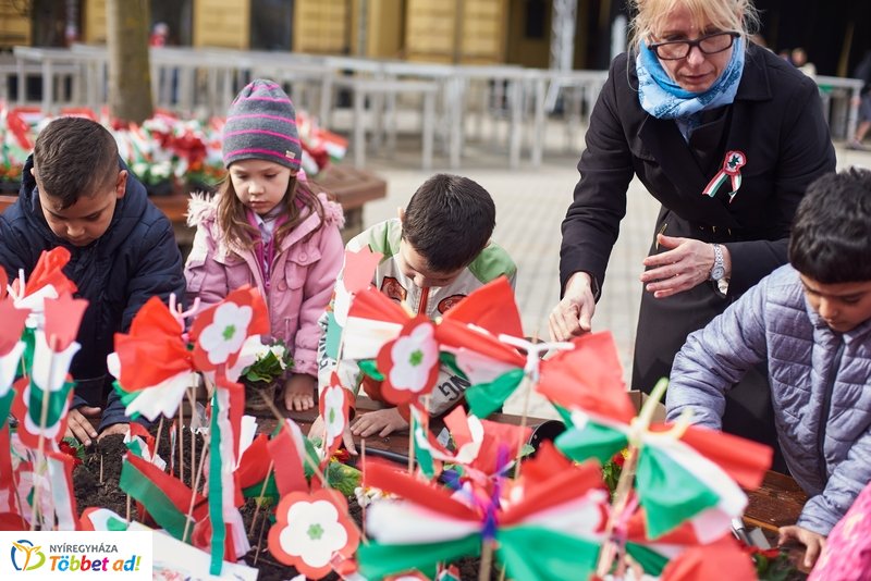 Virágültetés ovisokkal