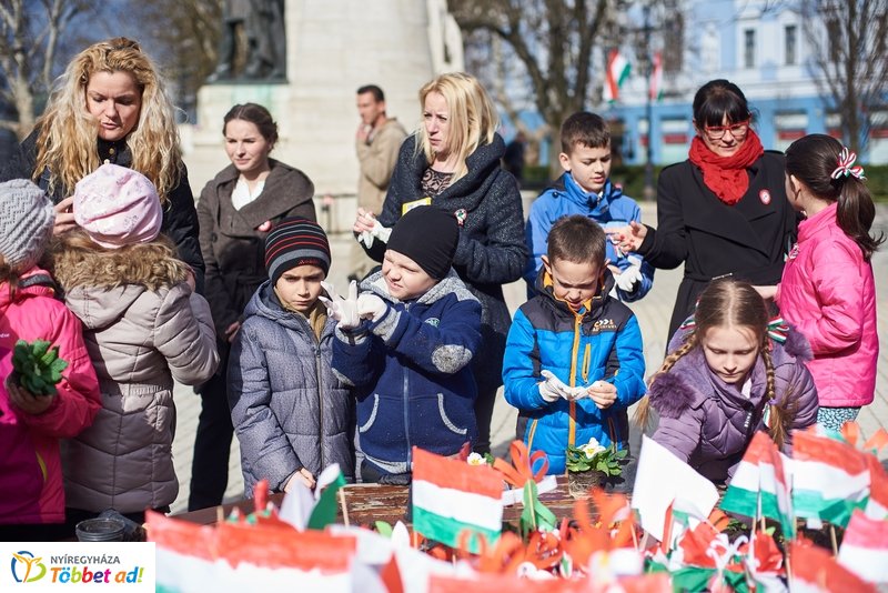 Virágültetés ovisokkal