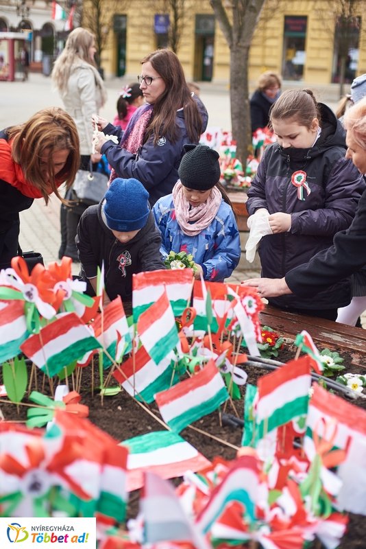 Virágültetés ovisokkal