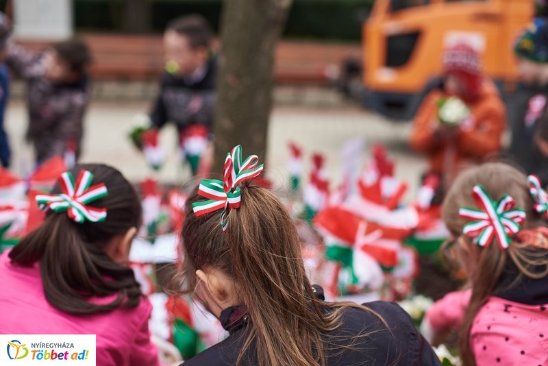 Virágültetés ovisokkal