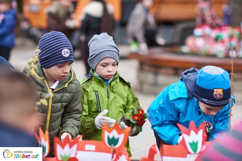 Virágültetés ovisokkal