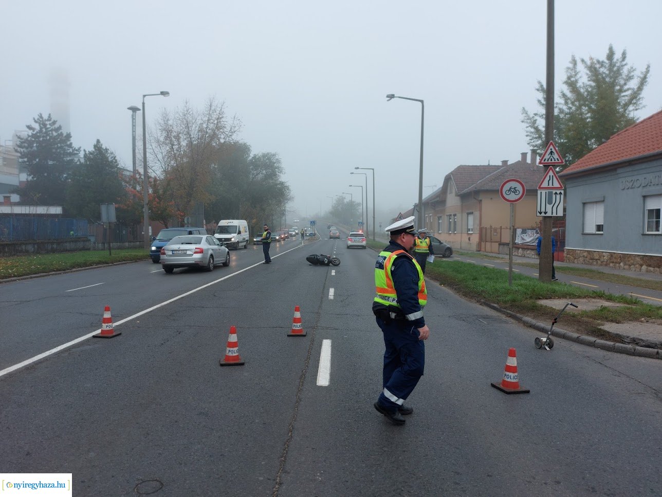 Visszapillantónak ütközött egy motoros a Bethlen Gábor utcán