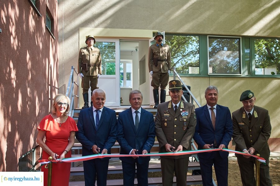vitéz Mikecz Kálmán Honvéd Kollégium átadó