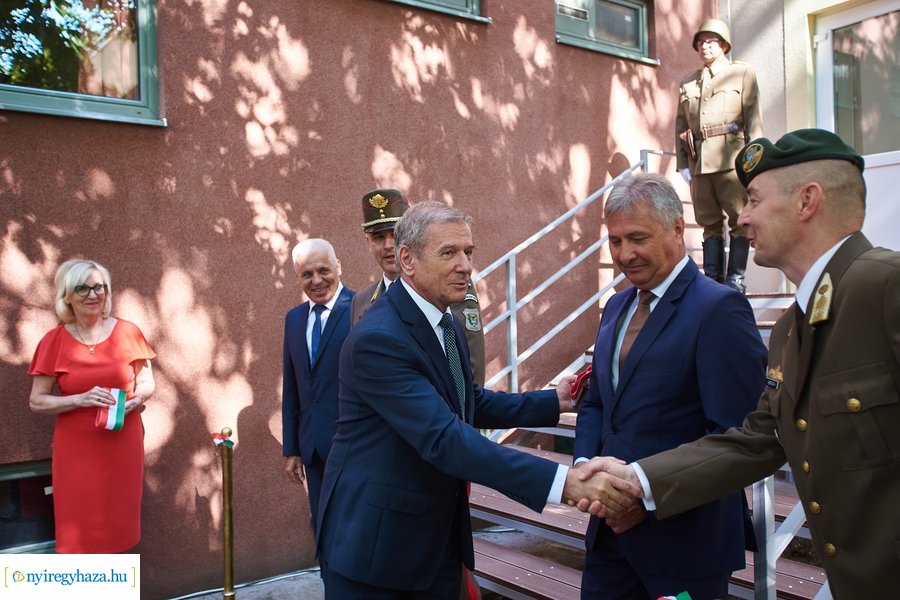 vitéz Mikecz Kálmán Honvéd Kollégium átadó