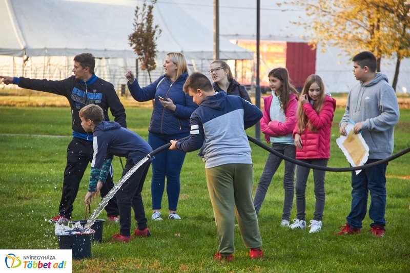 Vizesnyolcas vetélkedő a Bujtosi Városligetben