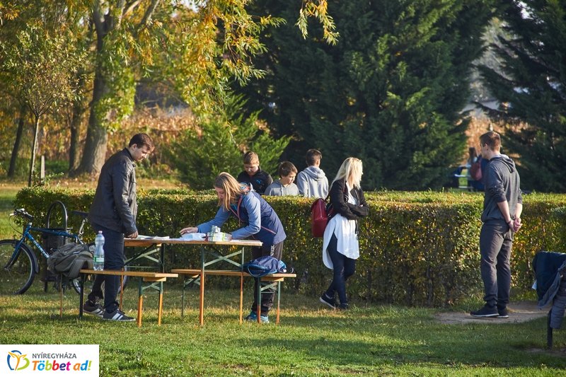 Vizesnyolcas vetélkedő a Bujtosi Városligetben