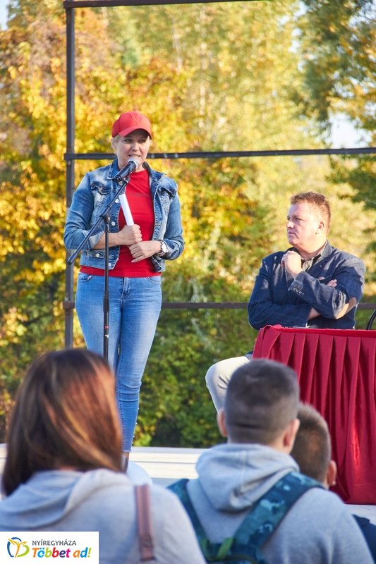 Vizesnyolcas vetélkedő a Bujtosi Városligetben