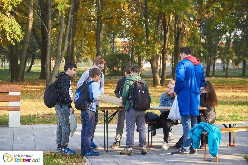 Vizesnyolcas vetélkedő a Bujtosi Városligetben