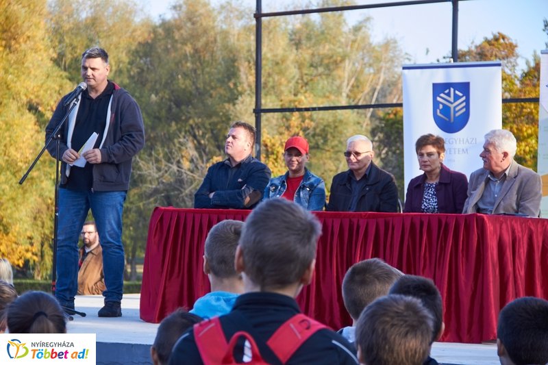 Vizesnyolcas vetélkedő a Bujtosi Városligetben