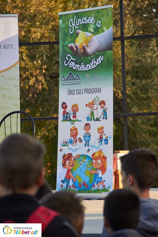 Vizesnyolcas vetélkedő a Bujtosi Városligetben