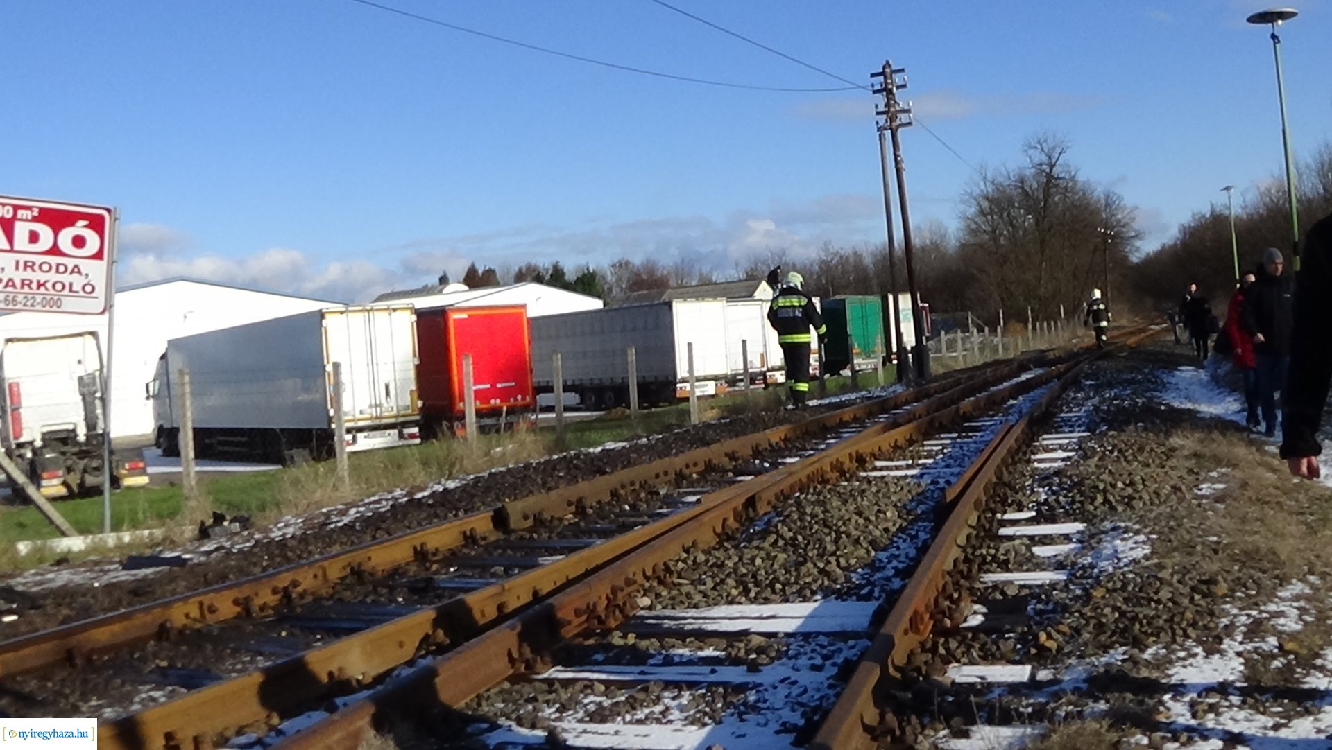 Vonatnak hajtott egy személygépkocsi Nyíregyházán