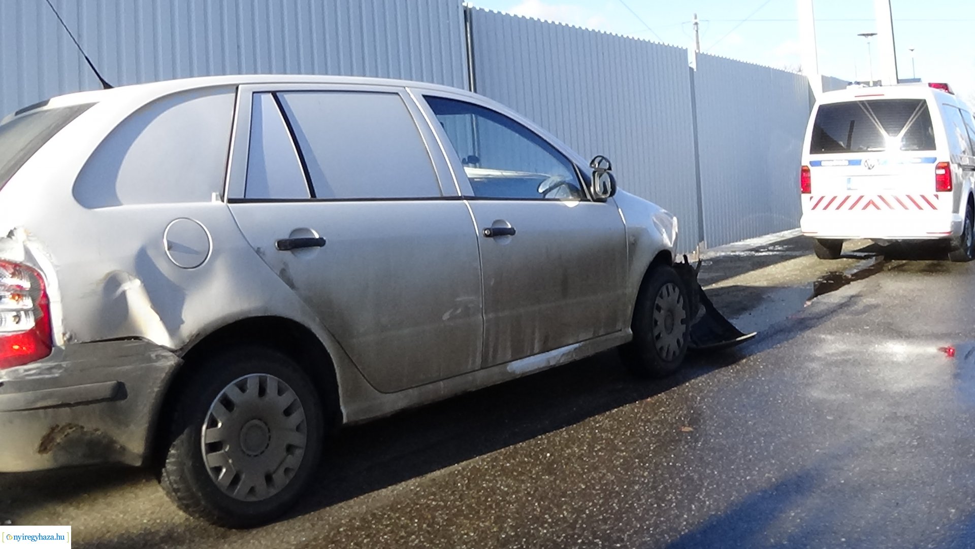 Vonatnak hajtott egy személygépkocsi Nyíregyházán