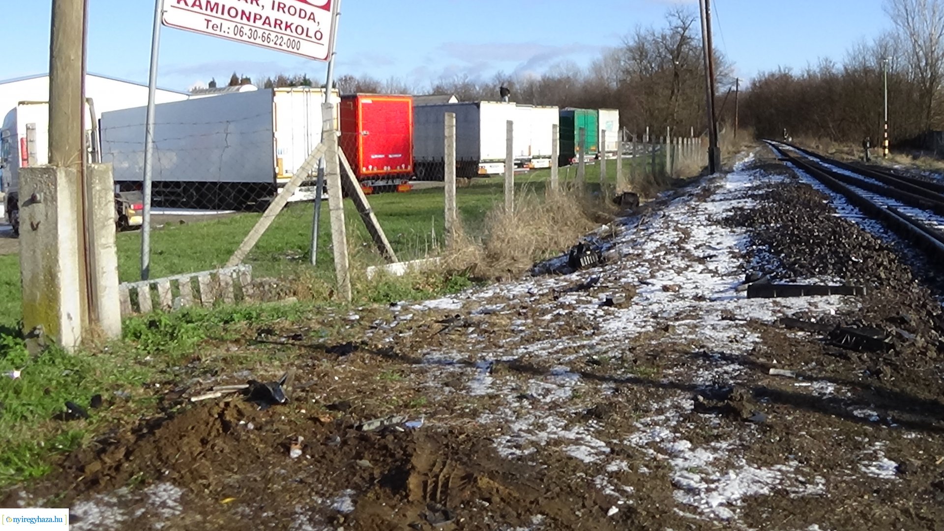 Vonatnak hajtott egy személygépkocsi Nyíregyházán