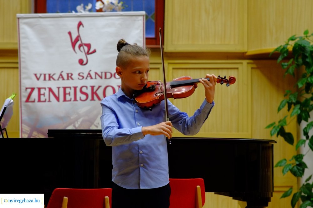 Vonós hangverseny a Vikárban