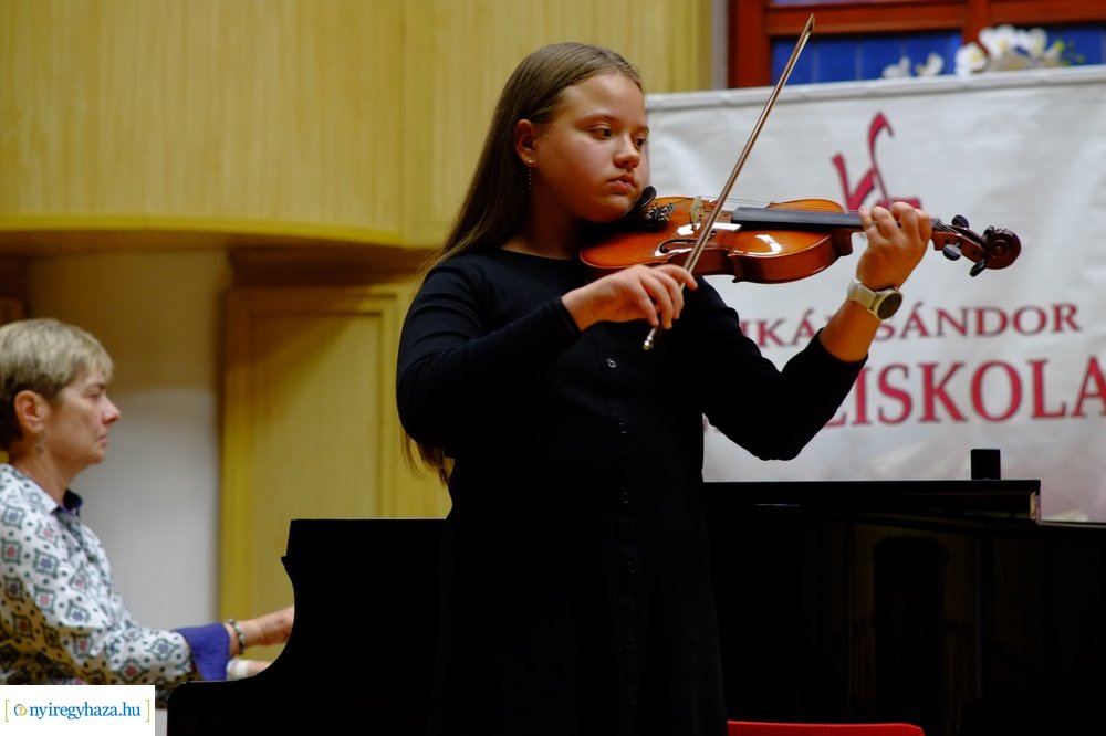 Vonós hangverseny a Vikárban