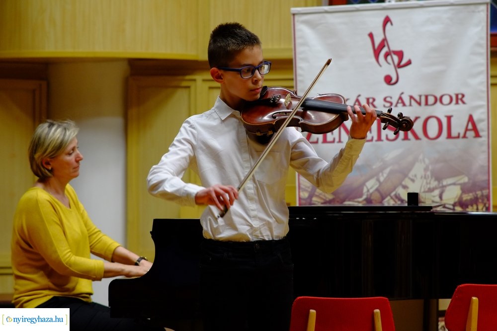 Vonós hangverseny a Vikárban