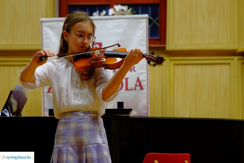 Vonós hangverseny a Vikárban