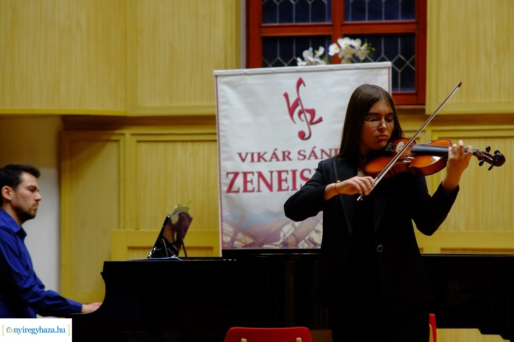 Vonós hangverseny a Vikárban