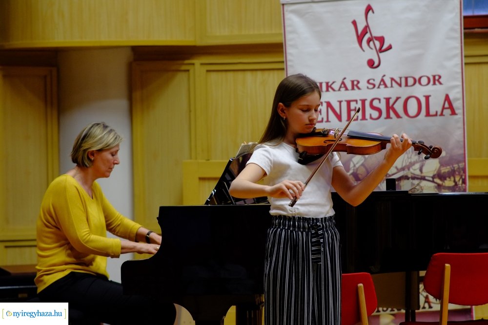 Vonós hangverseny a Vikárban