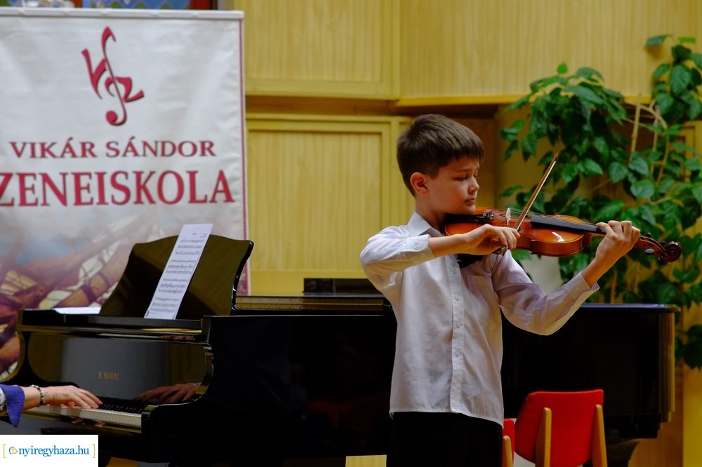 Vonós hangverseny a Vikárban