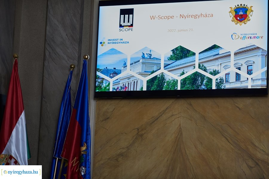 W-Scope beruházás aláírása