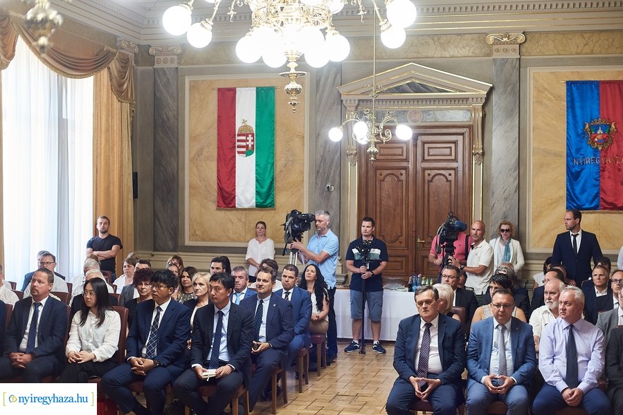 W-Scope beruházás aláírása