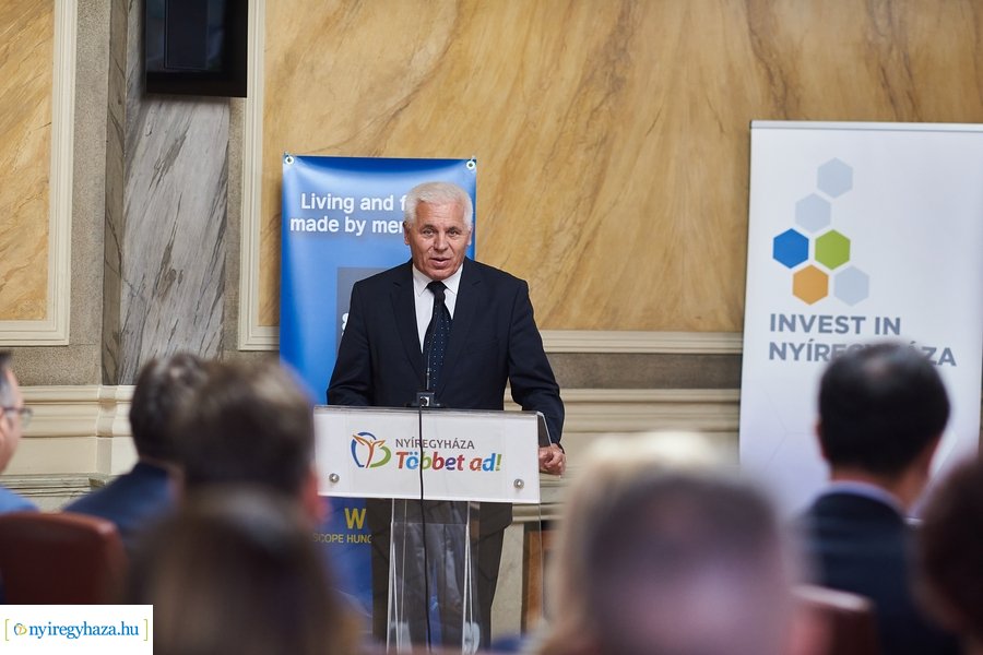 W-Scope beruházás aláírása