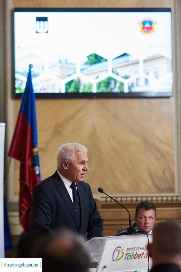 W-Scope beruházás aláírása