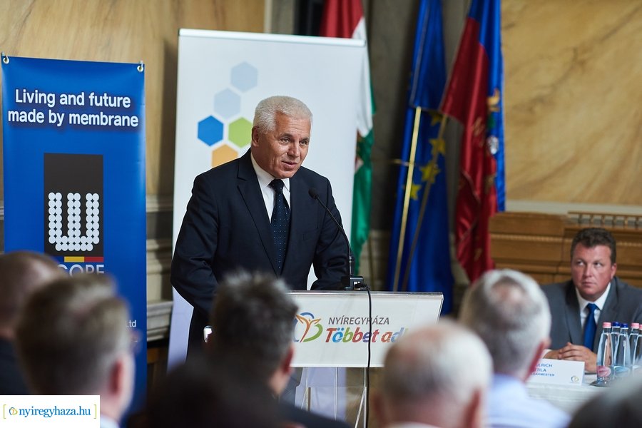 W-Scope beruházás aláírása