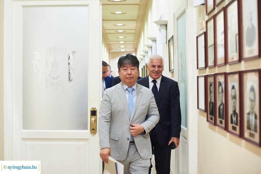 W-Scope beruházás aláírása